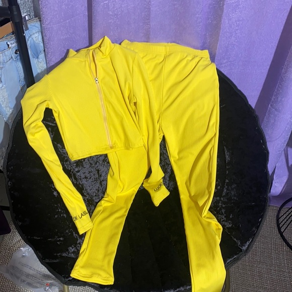 Trendy Yellow 2pc Lucky Label Set - Picture 2 of 6